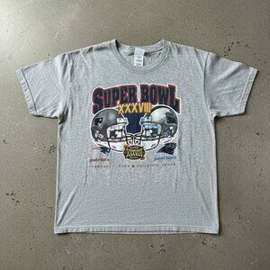 Vintage 2004 Super Bowl XXXVIII Patriots vs Panthers Gray Matchup Tee